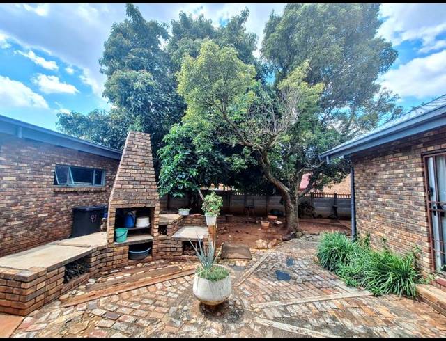 3 BEDROOM HOUSE FOR SALE IN THE ORCHARDS